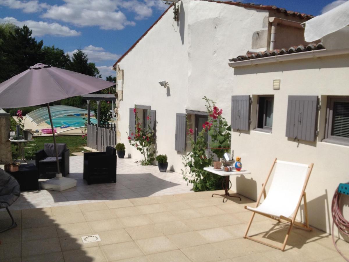 Studio Avec Piscine Privee Jardin Clos Et Wifi A Saint Jean D'Angely Dış mekan fotoğraf