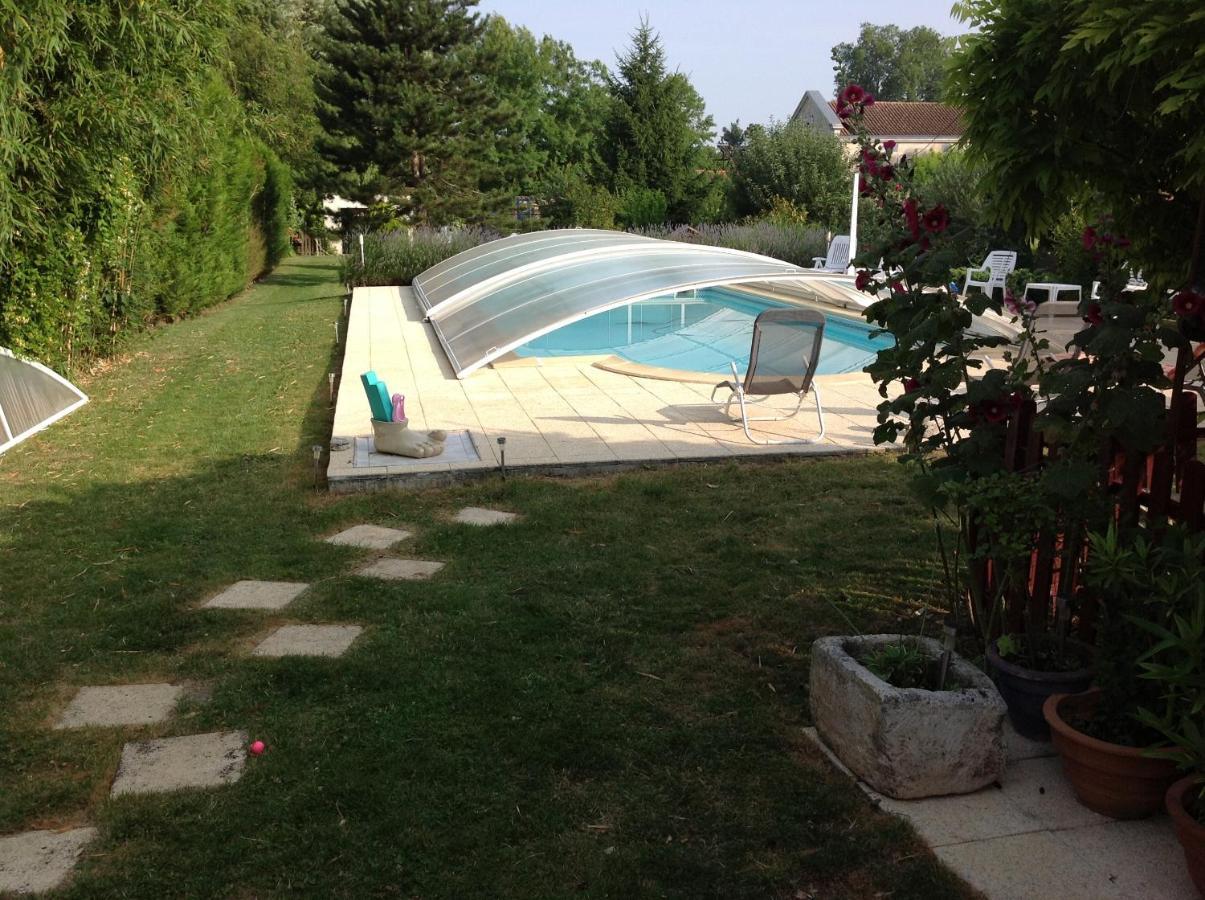 Studio Avec Piscine Privee Jardin Clos Et Wifi A Saint Jean D'Angely Dış mekan fotoğraf