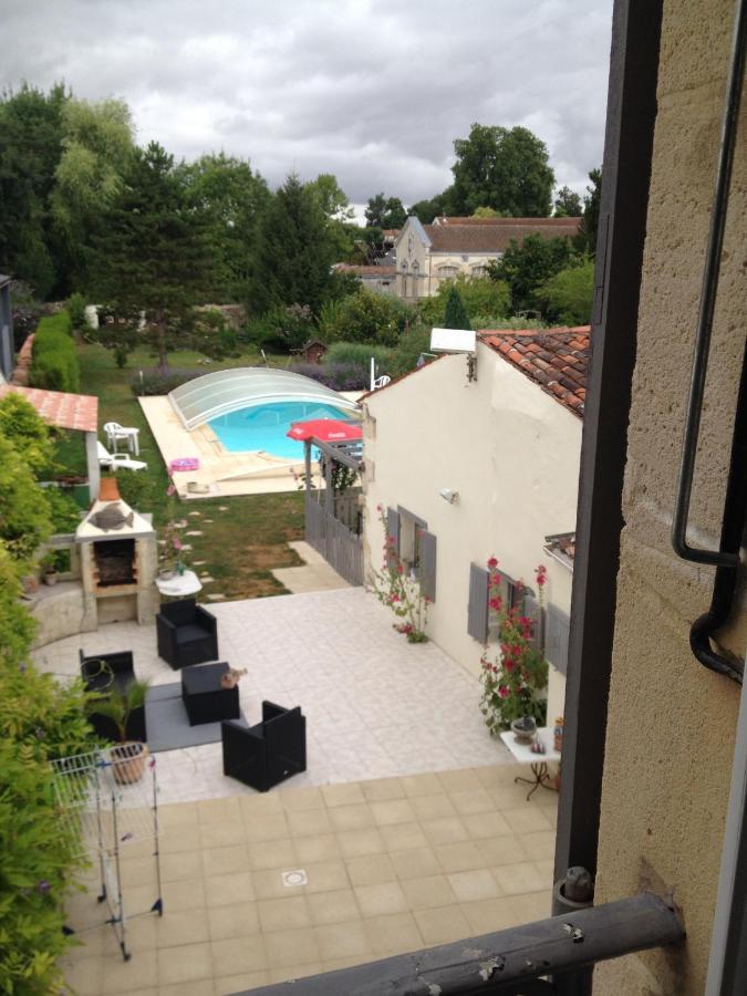 Studio Avec Piscine Privee Jardin Clos Et Wifi A Saint Jean D'Angely Dış mekan fotoğraf