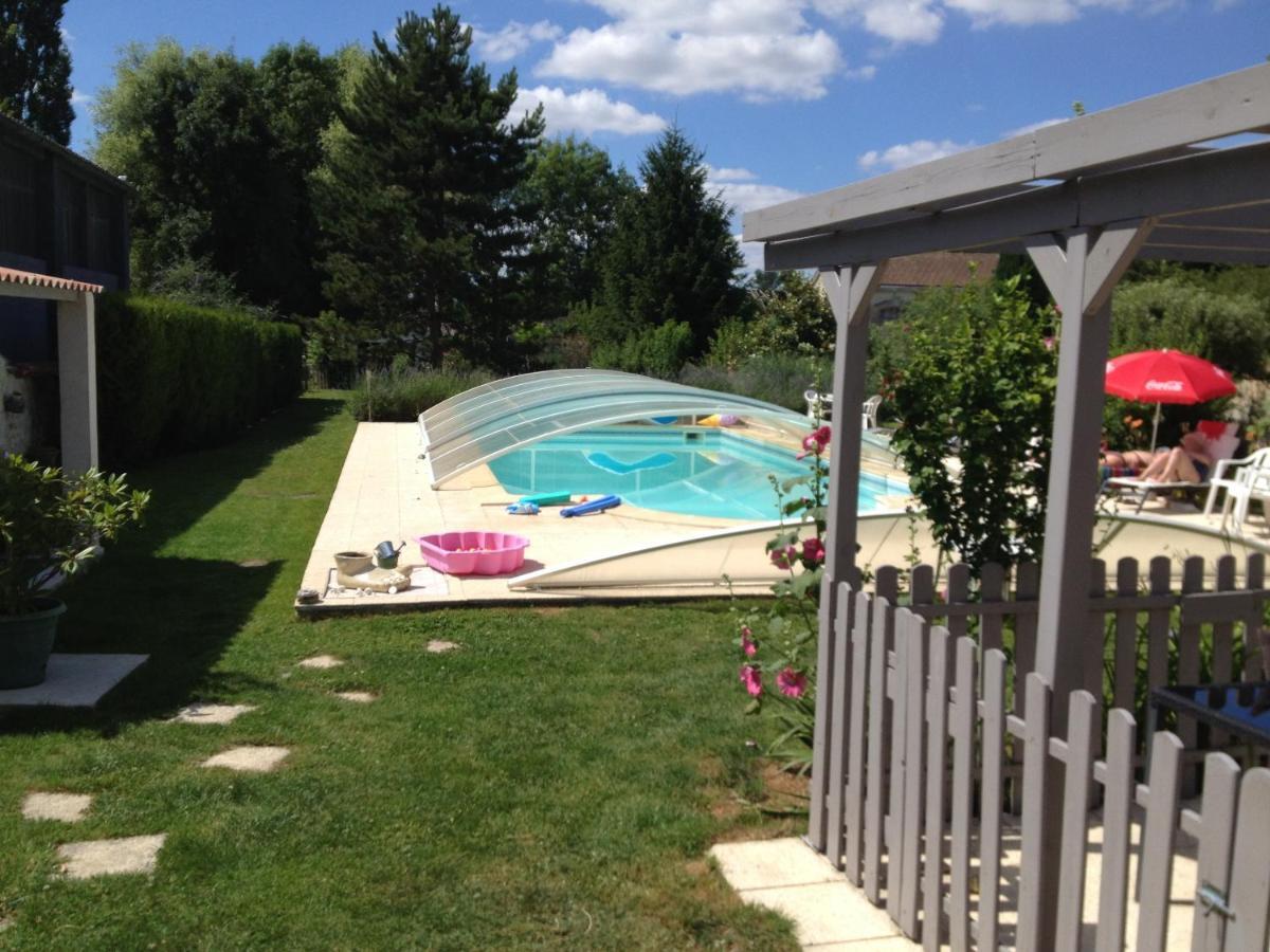 Studio Avec Piscine Privee Jardin Clos Et Wifi A Saint Jean D'Angely Dış mekan fotoğraf